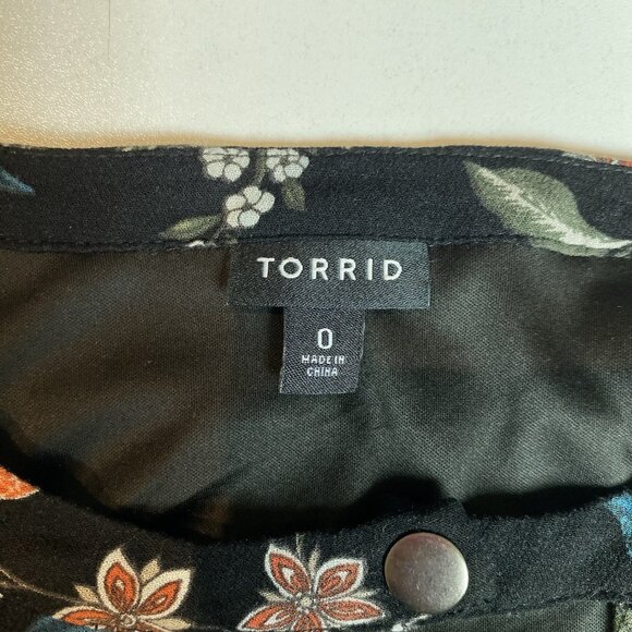 Torrid Womens Dress Black Floral Swing Keyhole Neckline Whimsigoth Boho Sz 0X - Picture 4 of 9